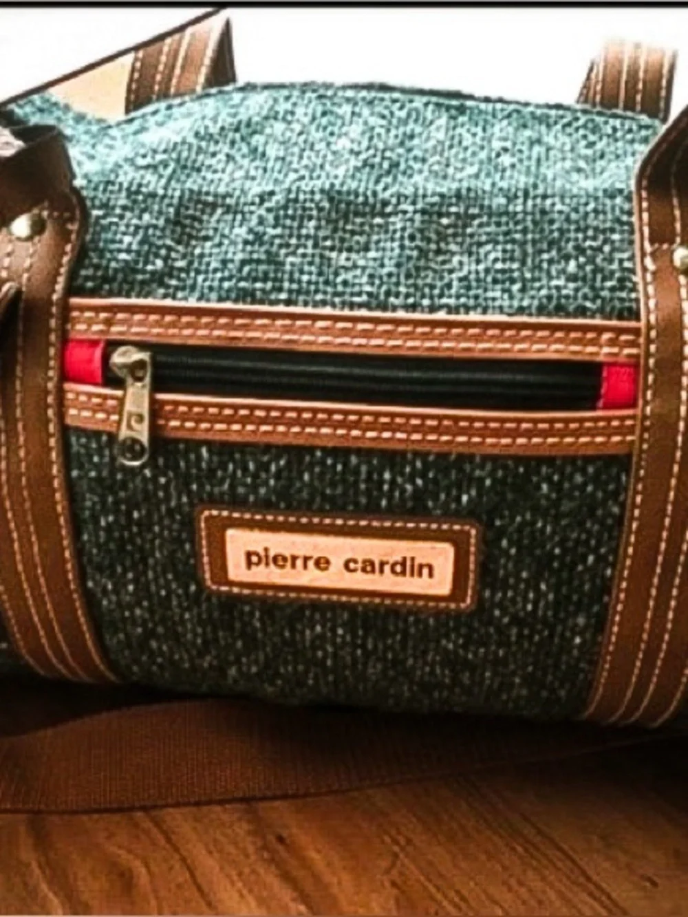 VINTAGE PIERRE CARDIN CARRY ON LUGGAGE BAG GREEN WITH STRAPS.